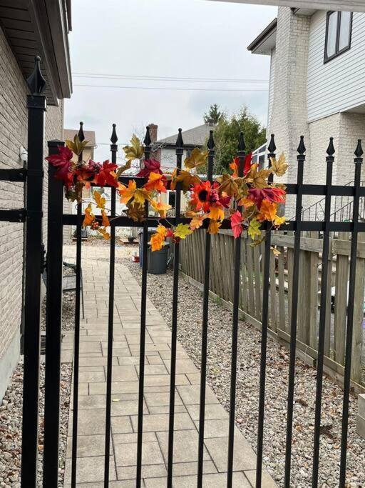 Emily'S Charming House Brossard Exterior foto