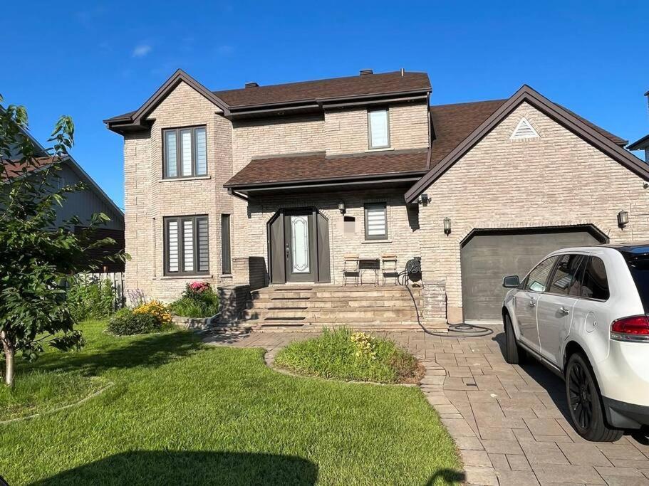 Emily'S Charming House Brossard Exterior foto